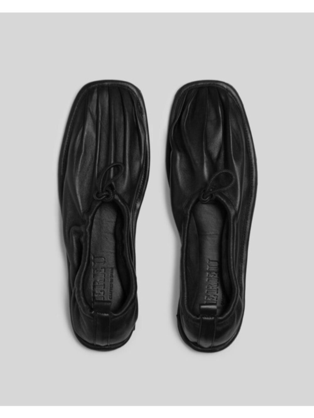 HEREU Puntera black leather Pleated Square Toe Flat (Women) size 38